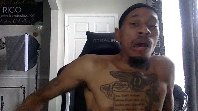 Snapshot of KingDerRico chatting on January 6, 2026, 7:06 pm KingDerRico online show from January 6, 2026, 7:06 pm