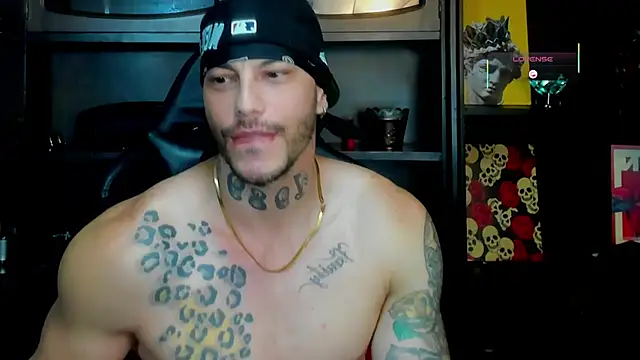 Snapshot of RickG_Oficial chatting on December 2, 2025, 11:23 pm RickG Oficial online show from December 2, 2025, 11:23 pm