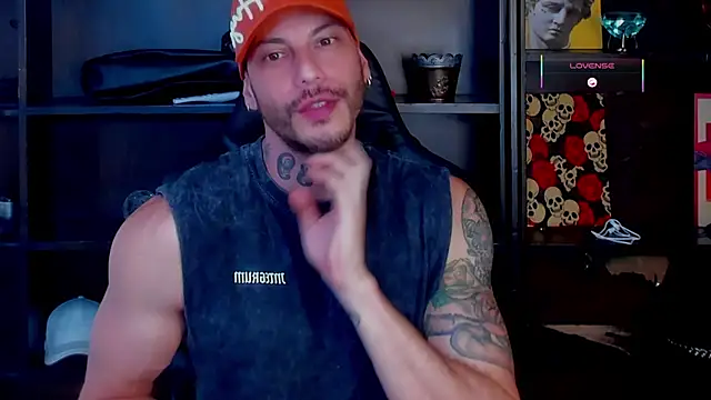 Snapshot of RickG_Oficial chatting on December 20, 2025, 8:38 pm RickG Oficial online show from December 20, 2025, 8:38 pm