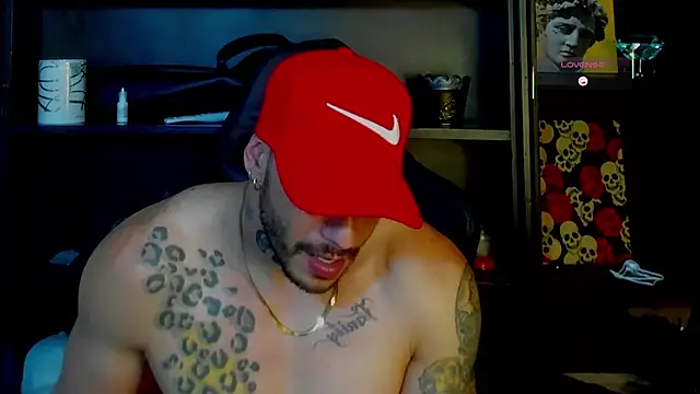 Snapshot of RickG_Oficial chatting on December 22, 2025, 8:39 pm RickG Oficial online show from December 22, 2025, 8:39 pm