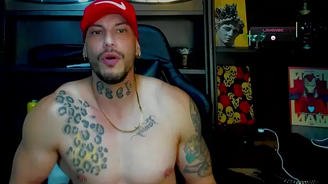 Snapshot of RickG_Oficial chatting on January 8, 2026, 8:33 pm RickG Oficial online show from January 8, 2026, 8:33 pm