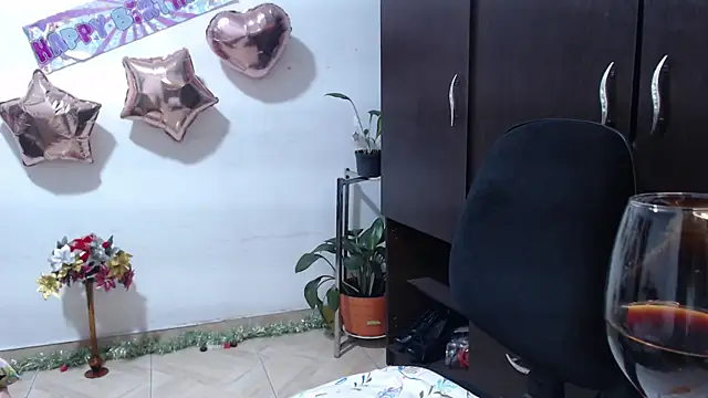 Snapshot of Zoe--khalL chatting on December 23, 2025, 4:54 am Zoe--khalL online show from December 23, 2025, 4:54 am