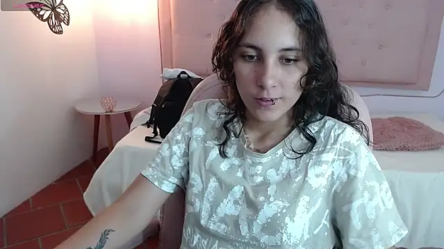 xlunna online show from February 6, 2025, 7:40 pm