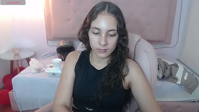 xlunna online show from March 1, 2025, 7:59 pm