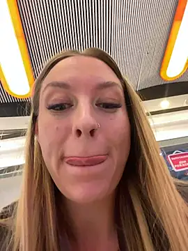 Sweet   Emily online show from November 19, 2025, 1:22 pm