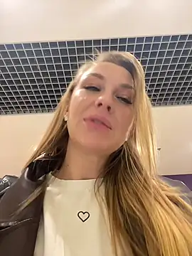 Sweet   Emily online show from December 4, 2025, 12:25 pm