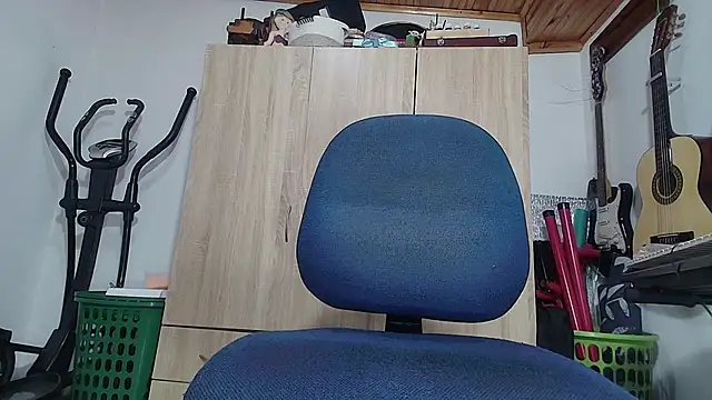 Snapshot of RustyGray chatting on December 22, 2025, 11:57 pm RustyGray online show from December 22, 2025, 11:57 pm