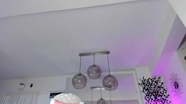 IreneVON online show from February 3, 2025, 5:29 am