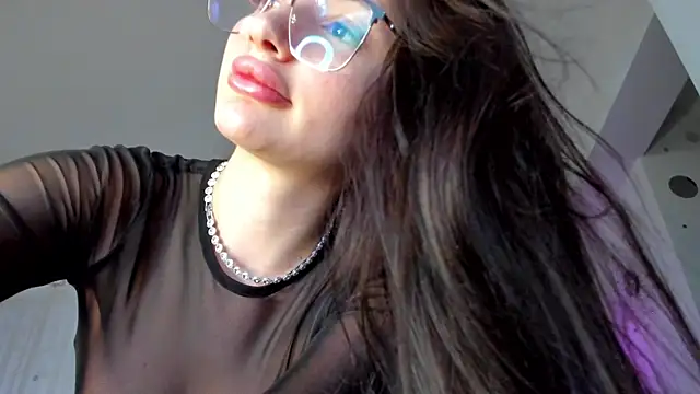 IreneVON online show from February 8, 2025, 8:42 am