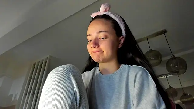 IreneVON online show from October 3, 2025, 4:42 am