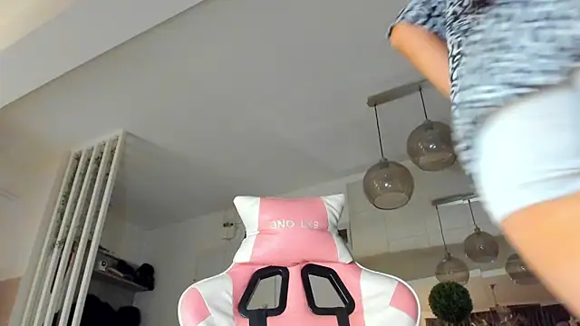 Snapshot of IreneVON chatting on February 3, 2026, 5:05 am IreneVON online show from February 3, 2026, 5:05 am