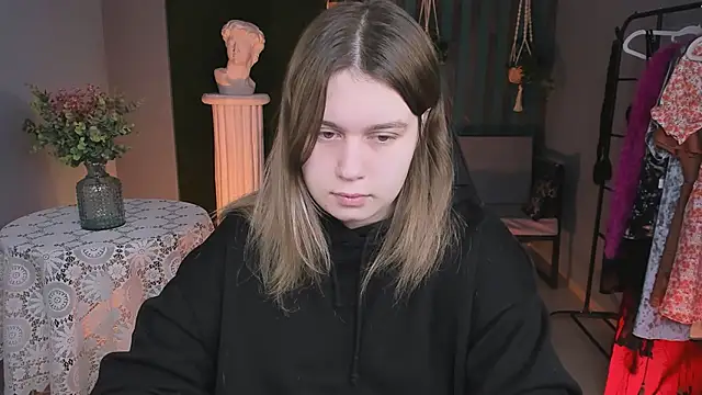 FioraMarmoris online show from January 12, 2025, 5:13 am