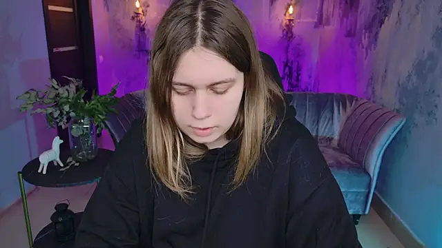 FioraMarmoris online show from February 7, 2025, 9:47 am