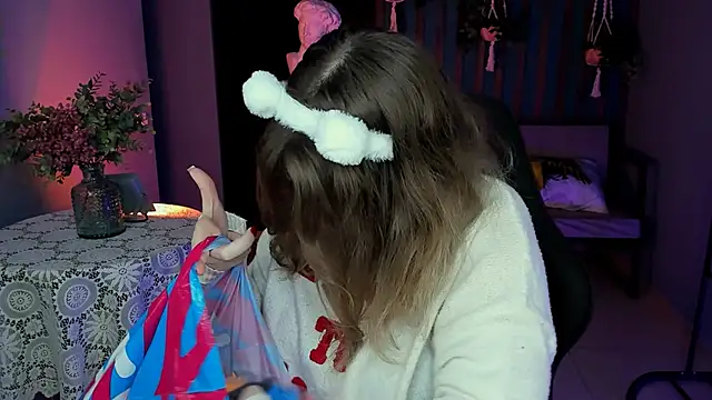 FioraMarmoris online show from February 13, 2025, 1:05 pm