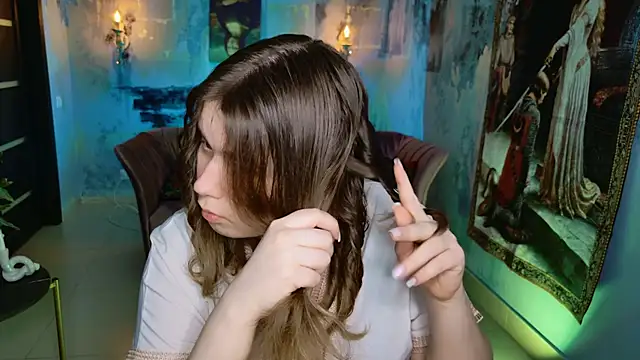 FioraMarmoris online show from March 13, 2025, 1:07 pm