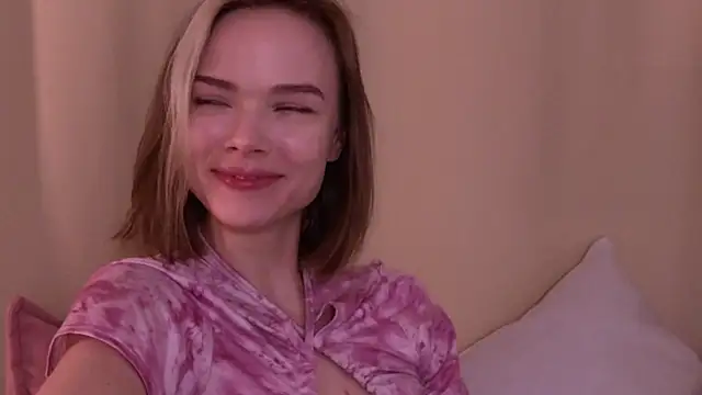 Eva Natsumi online show from February 3, 2025, 2:02 pm