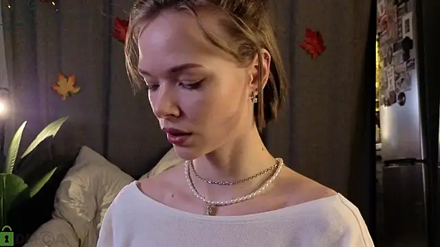 Eva Natsumi online show from November 8, 2025, 4:51 pm