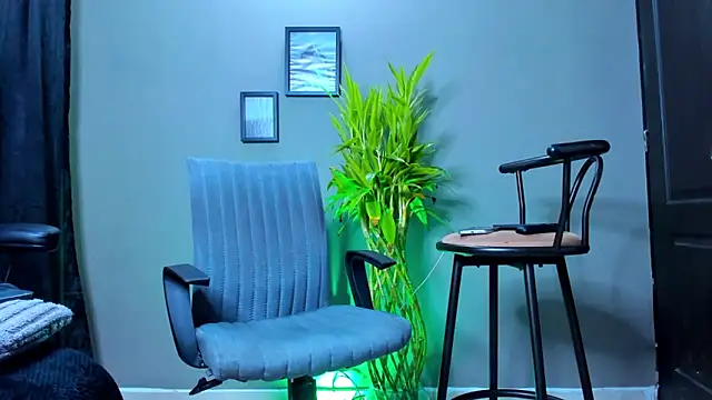 Snapshot of Damian_022 chatting on November 6, 2025, 10:38 am Damian 022 online show from November 6, 2025, 10:38 am