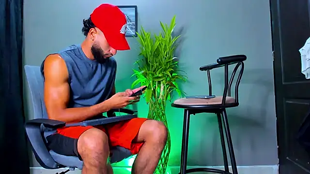 Snapshot of Damian_022 chatting on November 15, 2025, 2:24 pm Damian 022 online show from November 15, 2025, 2:24 pm