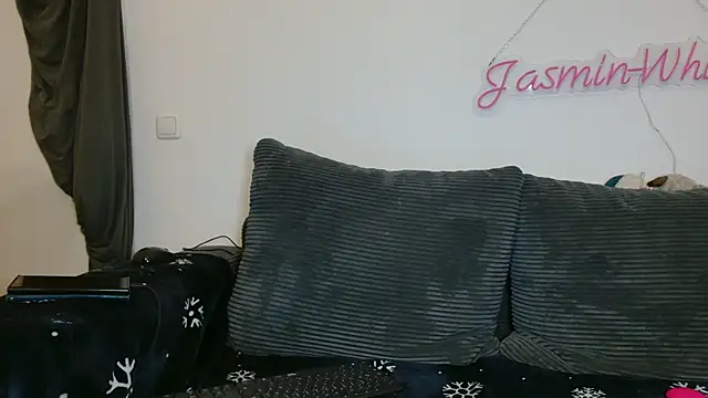Jasmin-White online show from February 17, 2026, 12:29 am