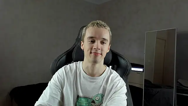 Snapshot of MasonWarholl chatting on December 13, 2024, 6:49 pm MasonWarholl online show from December 13, 2024, 6:49 pm