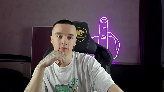 Snapshot of MasonWarholl chatting on December 14, 2024, 3:36 pm MasonWarholl online show from December 14, 2024, 3:36 pm