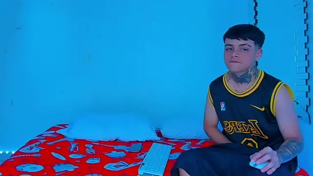 HOT boy2025 online show from January 18, 2025, 7:04 pm