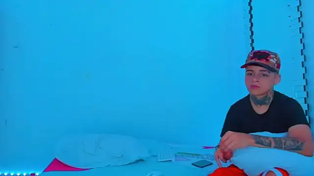 HOT boy2025 online show from January 21, 2025, 2:22 am