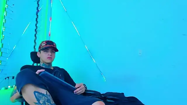 HOT boy2025 online show from September 28, 2025, 3:50 pm