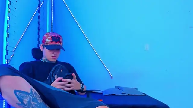 HOT boy2025 online show from October 22, 2025, 1:39 am