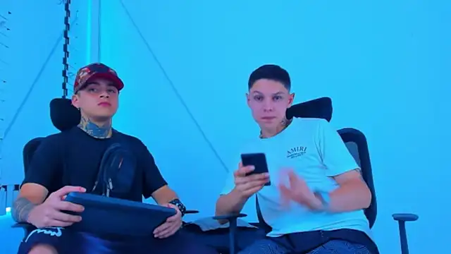 HOT boy2025 online show from November 4, 2025, 10:09 pm