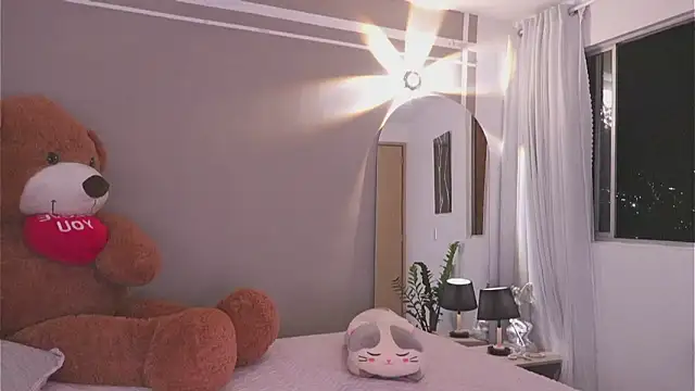 AnnyHizzle online show from October 28, 2025, 3:32 am