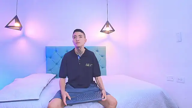 Tinny and Candy online show from February 18, 2025, 1:22 pm