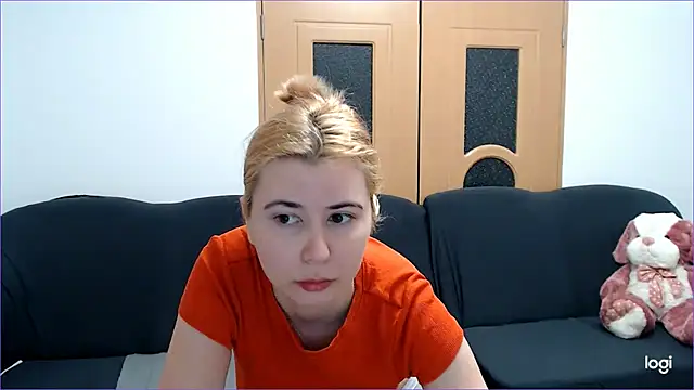 VioletaFlower7 online show from February 14, 2025, 5:36 pm