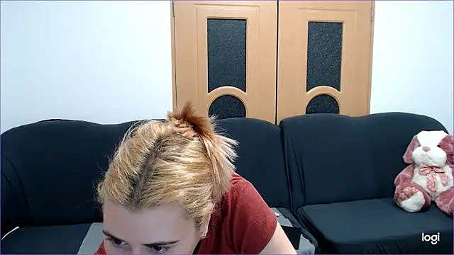 VioletaFlower7 online show from February 17, 2025, 5:21 pm