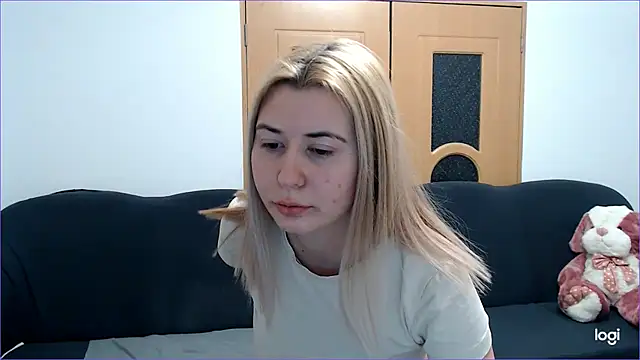 VioletaFlower7 online show from February 21, 2025, 6:37 pm