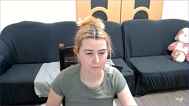 VioletaFlower7 online show from March 15, 2025, 9:38 pm