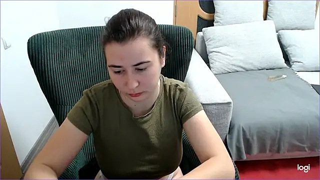 VioletaFlower7 online show from November 3, 2025, 9:54 am