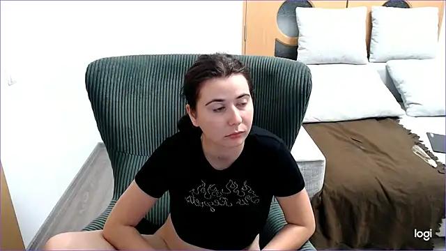 VioletaFlower7 online show from November 5, 2025, 10:10 pm