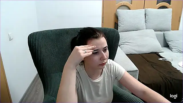 Snapshot of VioletaFlower7 chatting on February 16, 2026, 9:11 pm VioletaFlower7 online show from February 16, 2026, 9:11 pm