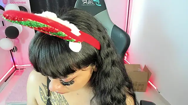 Snapshot of zoesullivan chatting on December 15, 2024, 1:43 pm zoesullivan online show from December 15, 2024, 1:43 pm