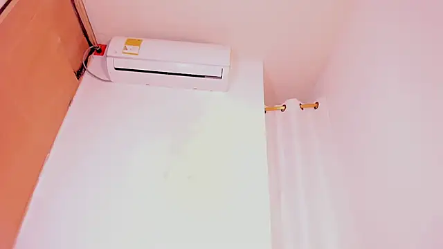 MiaKirshner online show from September 20, 2025, 2:12 am