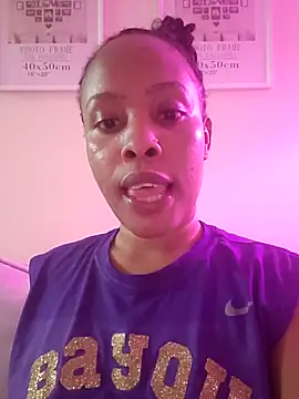 R-thequeen online show from May 16, 2026, 12:40 am
