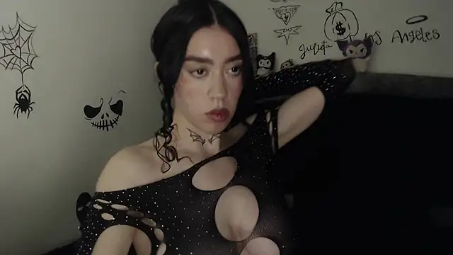 Julieta De Los Angeles online show from January 6, 2026, 8:45 pm