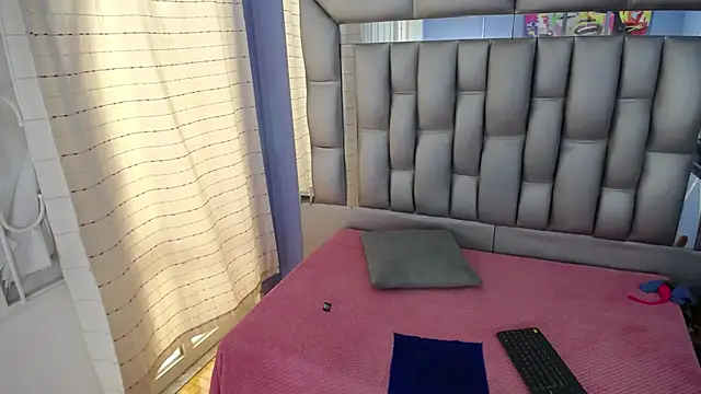 sophia ny online show from March 18, 2025, 8:15 pm