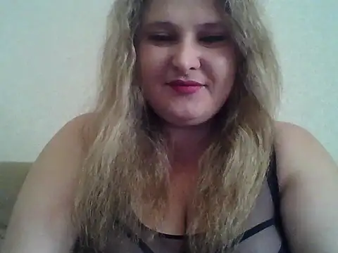 Snapshot of ParisMimi chatting on April 1, 2026, 7:42 am ParisMimi online show from April 1, 2026, 7:42 am