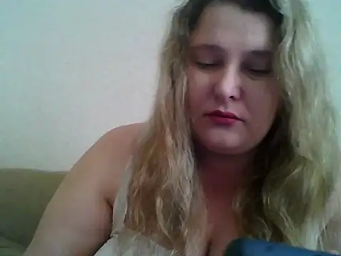 Snapshot of ParisMimi chatting on April 2, 2026, 8:12 am ParisMimi online show from April 2, 2026, 8:12 am