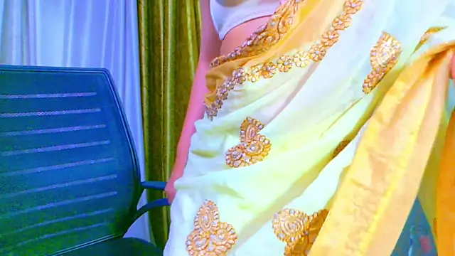 Snapshot of Aashika-Kaur chatting on March 8, 2025, 4:01 am Aashika-Kaur online show from March 8, 2025, 4:01 am