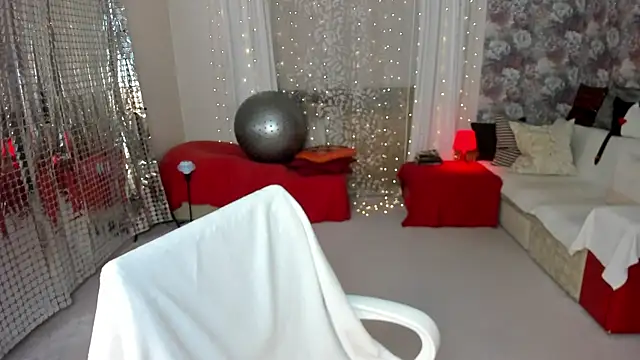 Snapshot of KarinaSweeety chatting on October 7, 2025, 5:48 am KarinaSweeety online show from October 7, 2025, 5:48 am