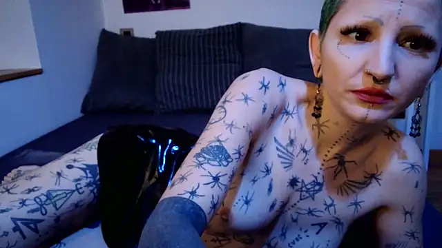 Snapshot of ValeryCrowley14 chatting on February 2, 2026, 10:03 am ValeryCrowley14 online show from February 2, 2026, 10:03 am